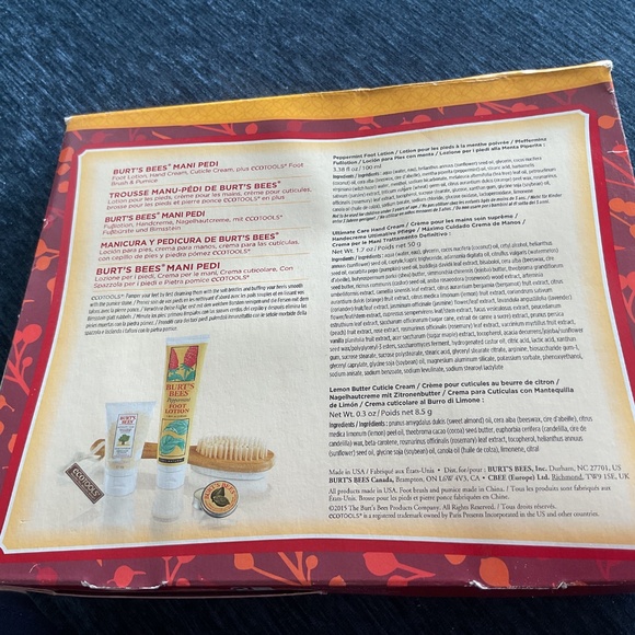 Burt’s Bees Mani Pedi Set - Picture 2 of 2